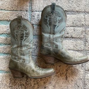 Ariat Women’s Cowboy Boots, size 9.5B Medium.